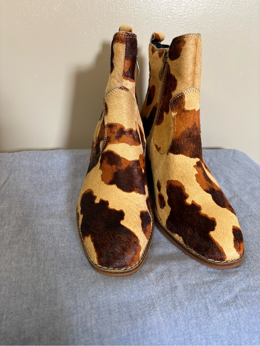Boutique by Corkys Cowhide-Pattern Ankle Booties in Brown and Tan NWOT size 8